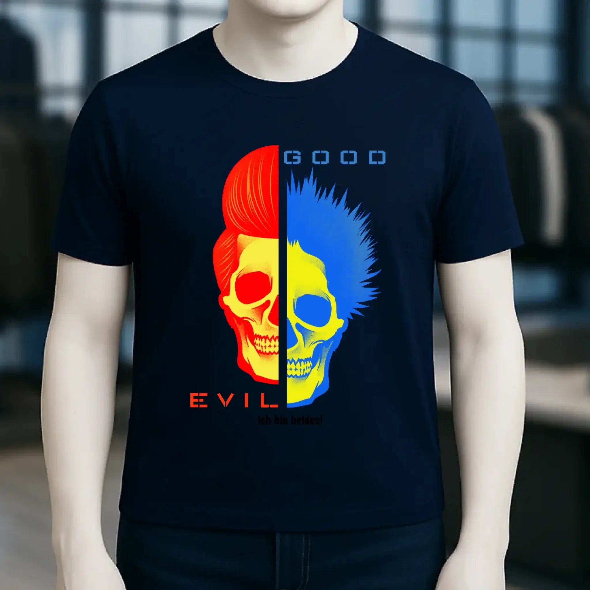 Schwarzes kurzarm-tshirt good n evil mit geteilter schädel-grafik in rot und blau aus bio-baumwolle