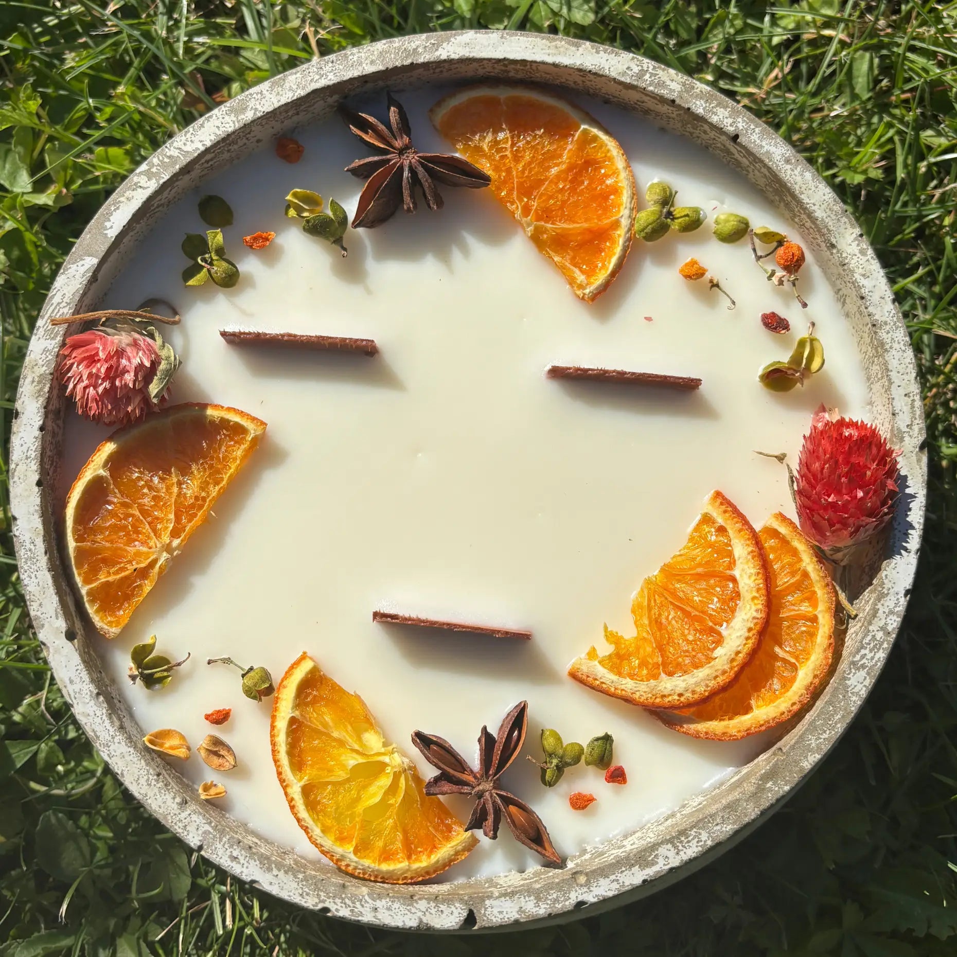 Große Outdoor Citronella-Betonkerze „Big Grey - Mugge Schreck“ – Mit drei Holdochten - Handgemachter Insektenschutz