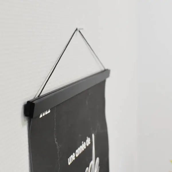 Hängender Magnetrahmen für Rubbelposter 51cm