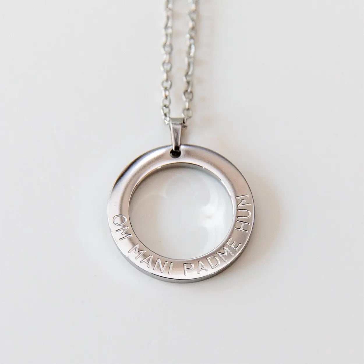 Halskette mit Anhänger | silber | Mantra: Om Mani Padme Hum