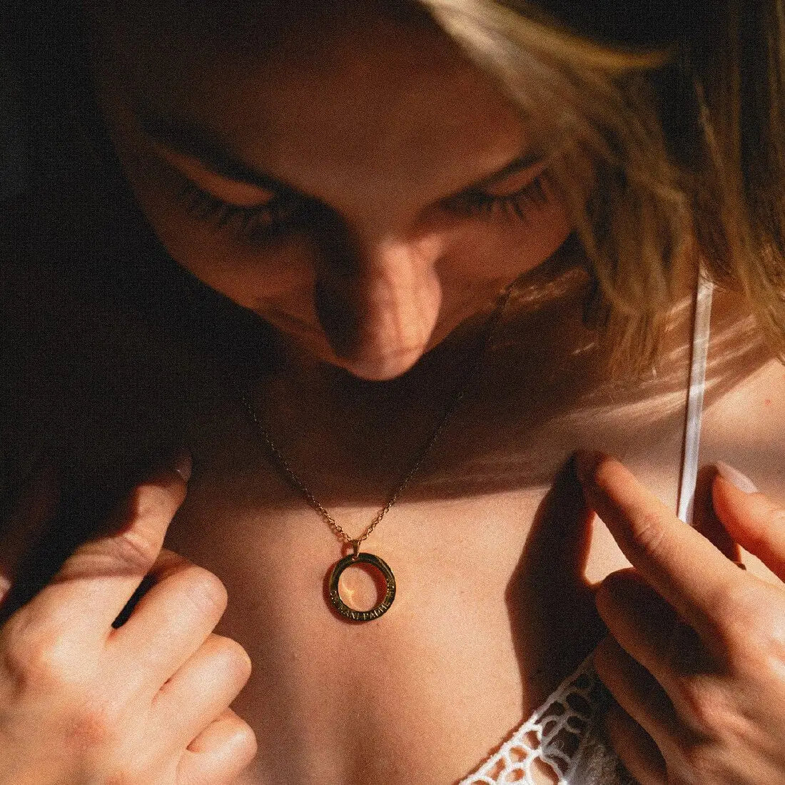 Halskette mit Anhänger | vergoldet | Mantra: Om Mani Padme Hum