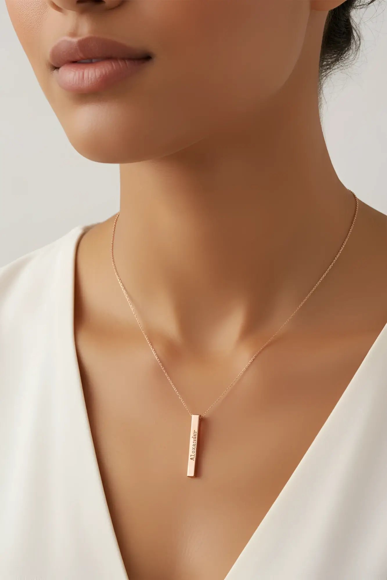 Roségold halskette säule mit minimalistischer gravur und anhänger dank personalisierbarer wunschtext geschenkidee