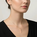 halskette-saeule-rosegold-mit-wunschtext-gravur-und-anhaenger-898