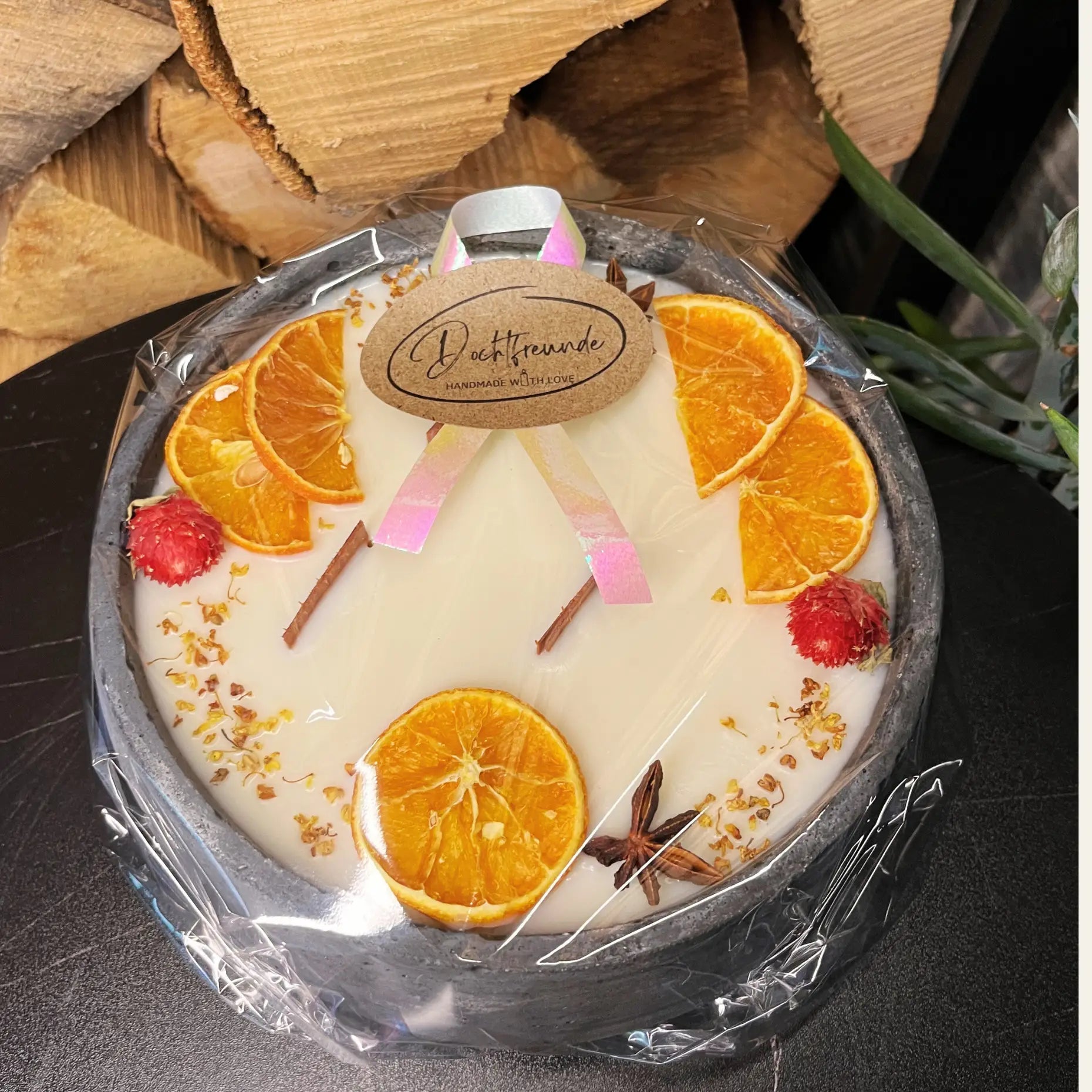 Handbesetze XXL Outdoor Citronella-Betonkerze Black Edition „Big Black - Mugge Schreck“ – Mit drei Holdochten