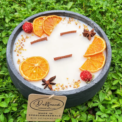 Handbesetze XXL Outdoor Citronella-Betonkerze Black Edition „Big Black - Mugge Schreck“ – Mit drei Holdochten