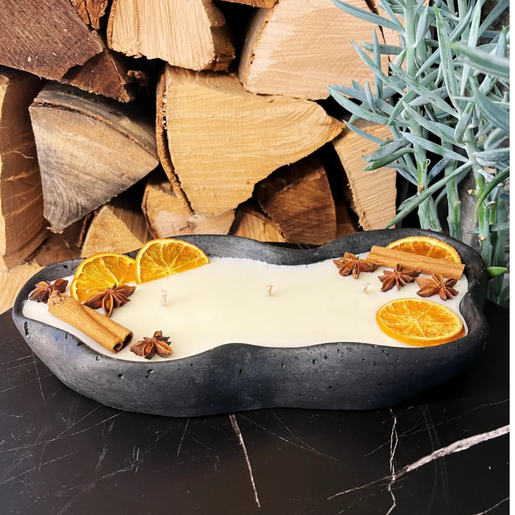 Handgemachte Betonduftkerze ’Wave: Grey or Black’ Bio Sojawachs mit Vanilla Toffee Duft - Betondekoration