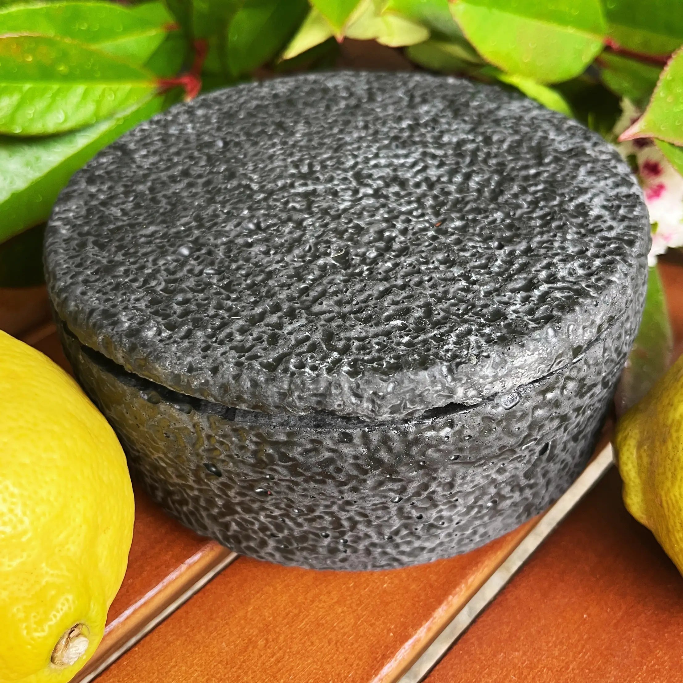 HANDGEMACHTE Citronella BETONKERZE Schwarz - Stilvolle Sojawachskerze für Ihr Zuhause. Outdoor Kerze