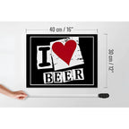 Holzschild 40x30cm mit schwarz gerahmtem schwarzweiß i heart beer poster und rotem distressed herzdesign