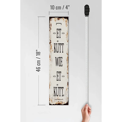 Rustikales weißes holzschild 10x46cm mit schwarzem kölschen spruch et kütt wie et kütt und wettered finish