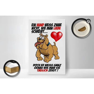 Weißes holzschild 20x30cm mit cartoon braunem hund mit blauem halsband und rotem herz zum liebe zeigen