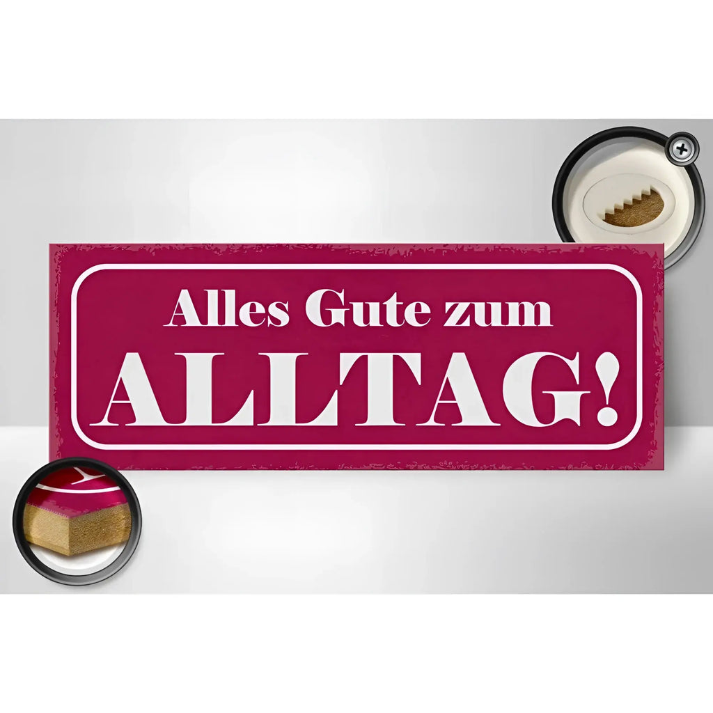 Rechteckiges maroon holzschild mit weißem schriftzug alles gute zum alltag in fetter sans-serif schrift