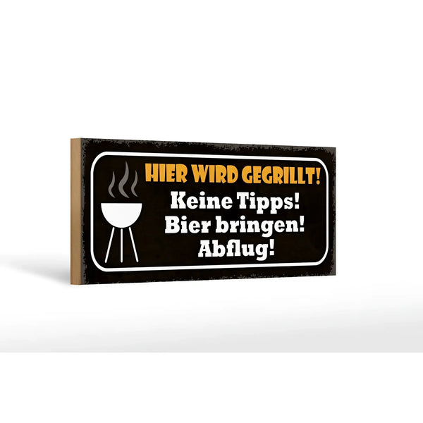 Schwarzes holzschild 27x10cm mit weiß orangem text hier wird gegrillt und weißem grill symbol für bierfans