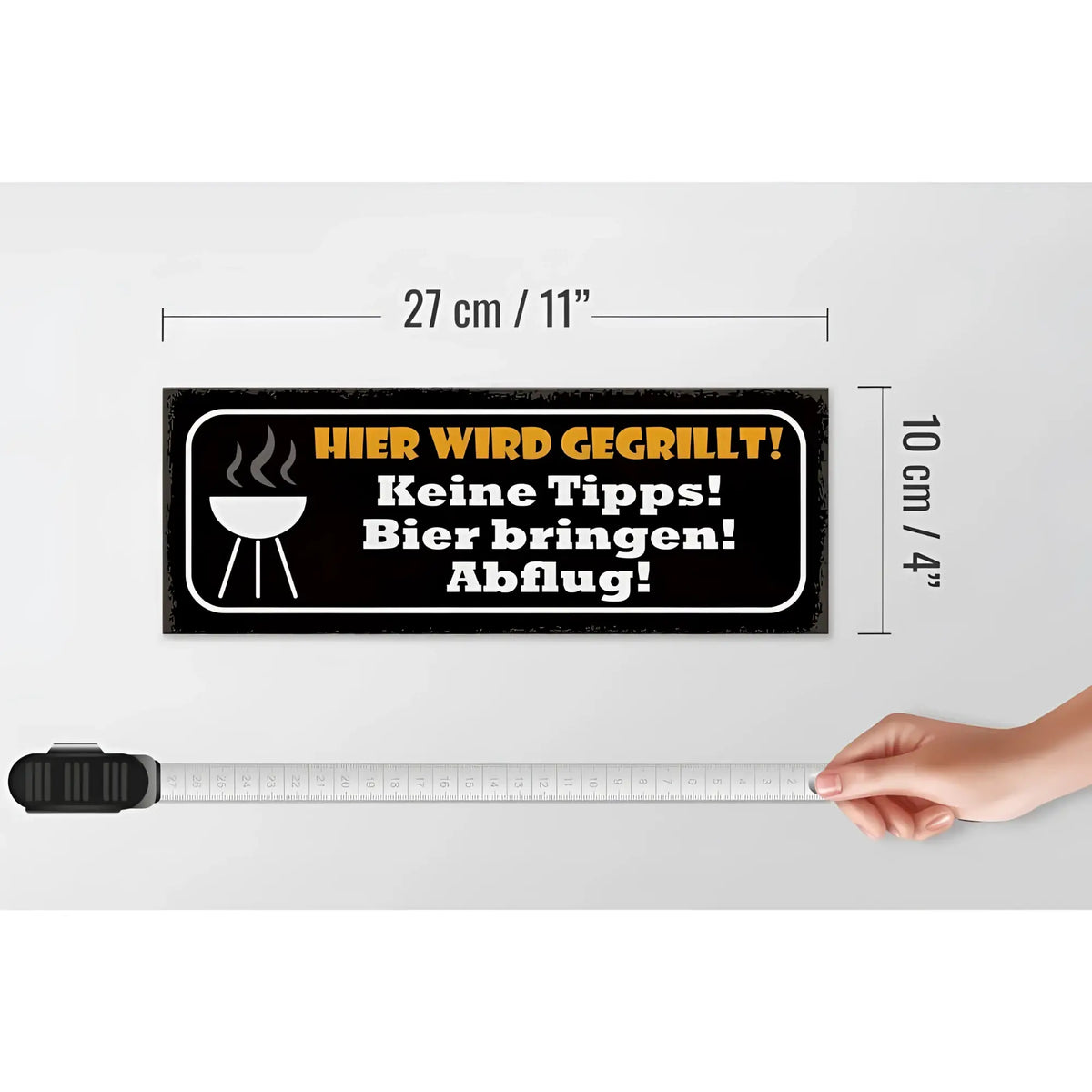 Schwarzes holzschild 27x10cm mit weißem grillsymbol und text hier wird gegrillt bier bringen als dekor