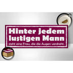Holzschild 27x10cm in kastanienrot mit weißem spruch über lustige männer und augenverdrehende frauen