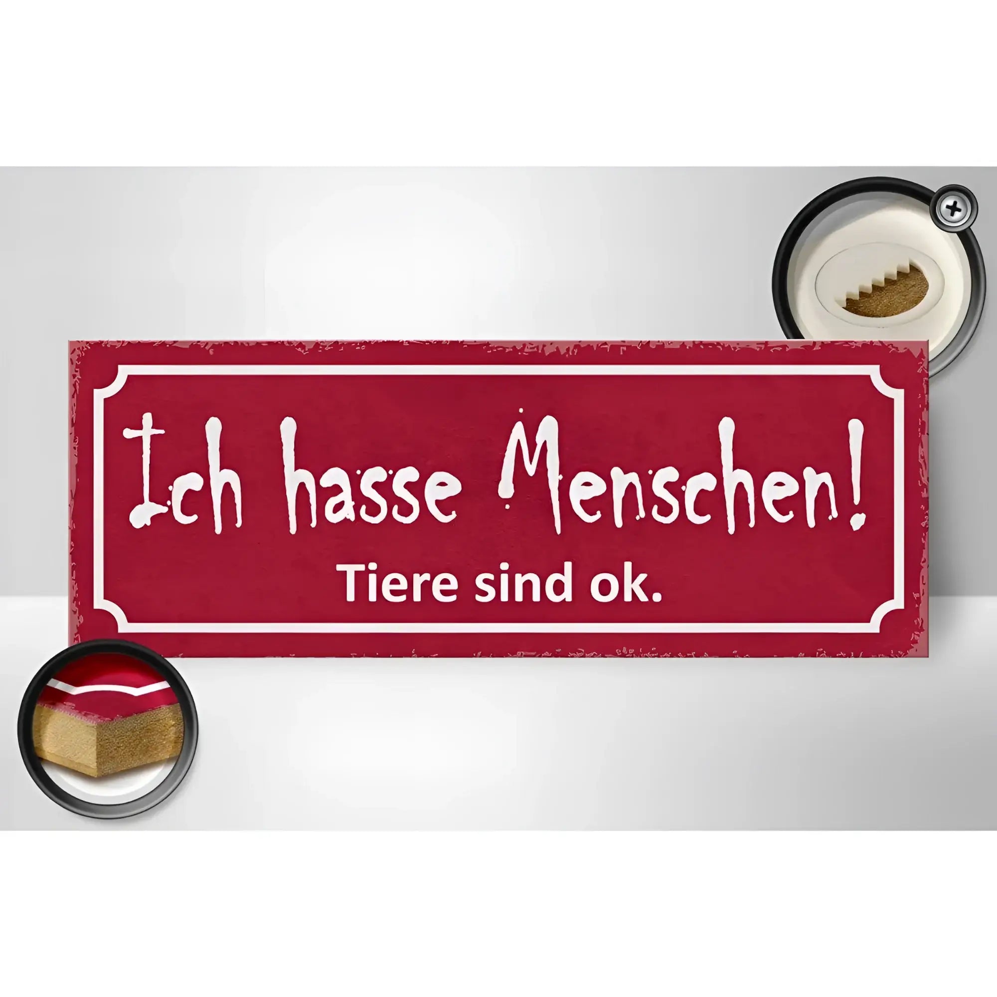 Rotes rechteckiges holzschild 27x10cm mit weißem rand und spruch ich hasse menschen tiere sind ok in handschrift