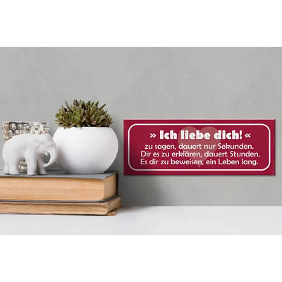Rotes holzschild 27x10cm mit weißem ich liebe dich text und herzdesign für liebevolle botchaften