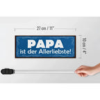 Blaues rechteckiges holzschild mit weißem text papa ist der allerliebste und dunkelbrauem rahmen zur dekoration