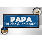 Blaues holzschild mit weißem schriftzug papa ist der allerliebste im dunklen rahmen 27x10cm deko