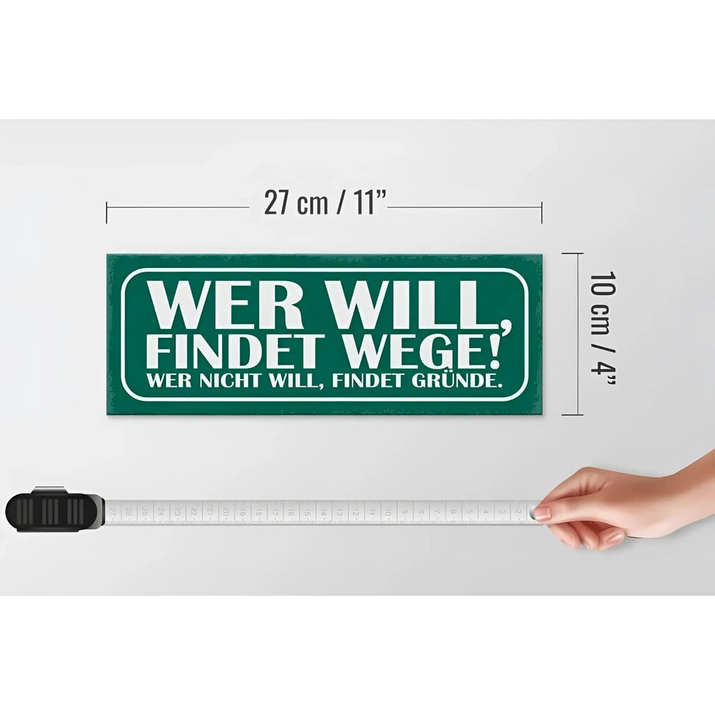 Grünes holzschild 27x10 cm mit dem spruch wer will findet wege wer nicht will findet gründe in weißer schrift