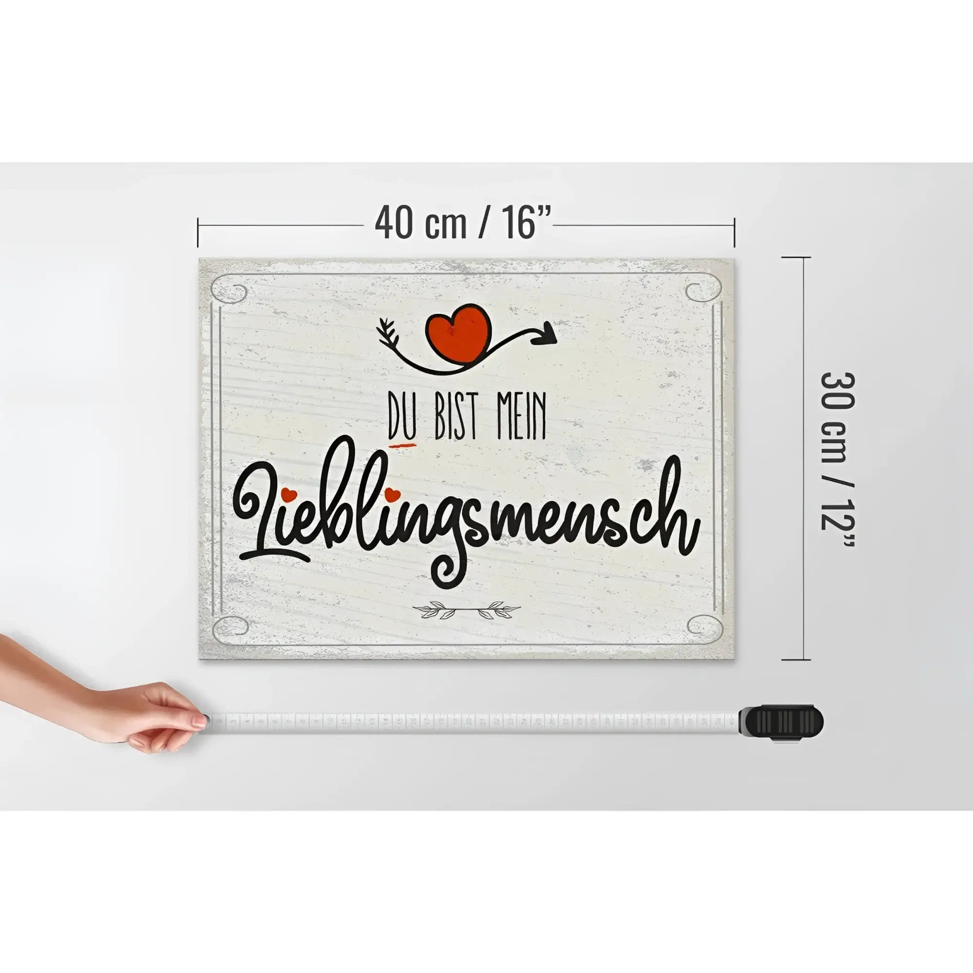Rechteckiges graues holzschild 30x40cm mit weißer distressed optik und schwarzem spruch du bist mein lieblingsmensch plus rotem herz