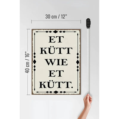 Cremefarbiges holzschild 30x40cm mit schwarzem kölschen spruch et kütt wie et kütt und braunem rahmen