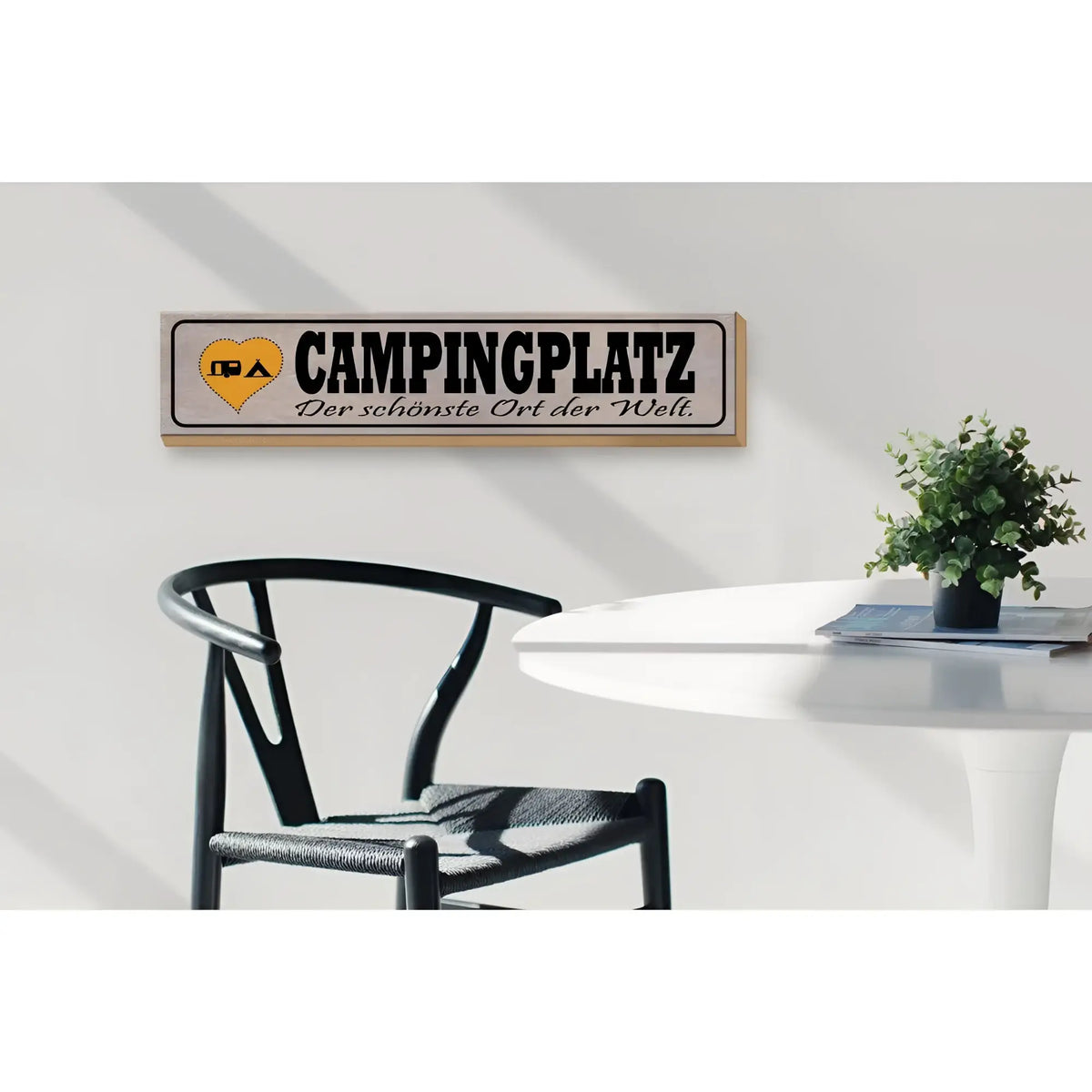 Rechteckiges holzschild 46x10cm beige mit schwarzer campingplatz aufschrift und gelbem herz für schönster ort welt deko