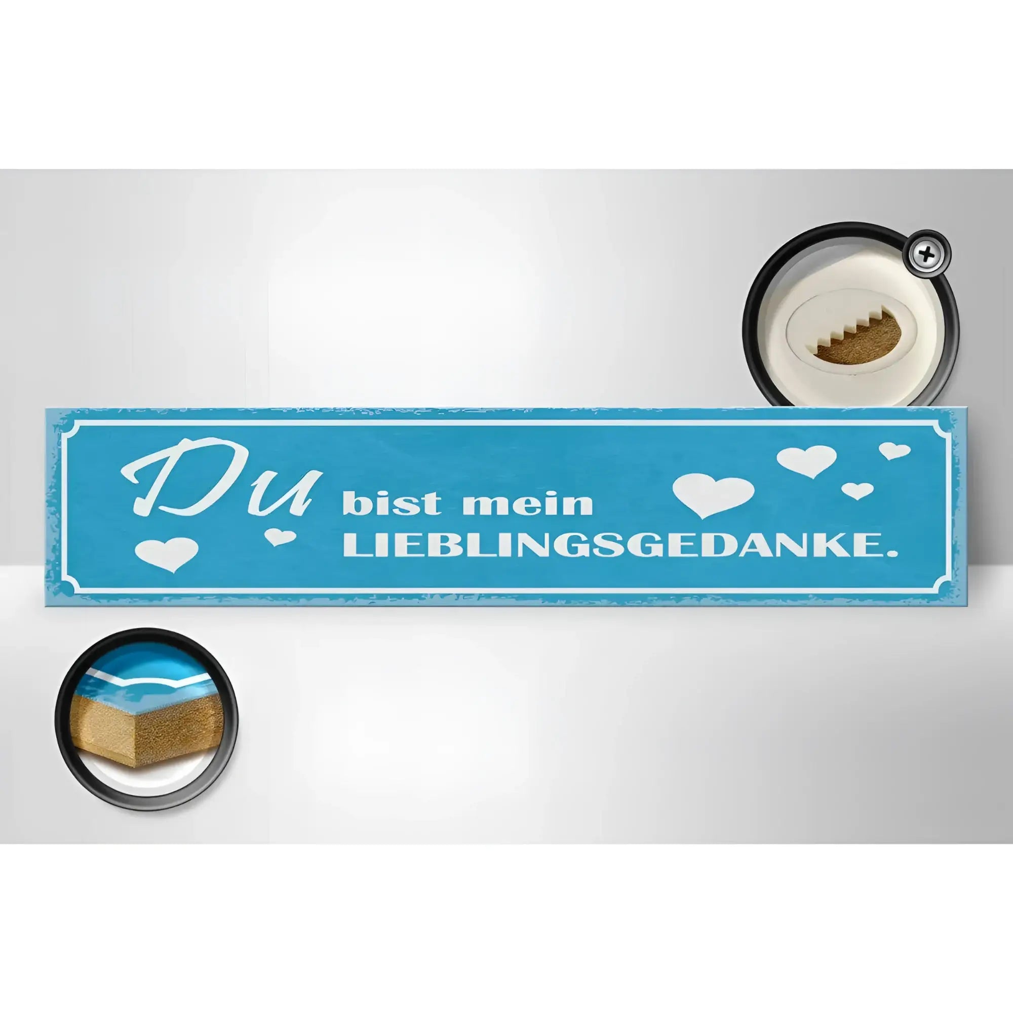 Ein hellblaues holzschild 46x10cm mit weißem text du bist mein lieblingsgedanke und herzmotiven zur dekoration