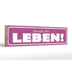 Lila rechteckiges holzschild 46x10cm mit weißer dekorativer schrift genieße dein leben zur wohnungsdeko