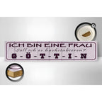 Rechtes holzschild spruch 46x10cm mit hellrosa finish und dunkelvioletter schrift ich bin eine frau göttin
