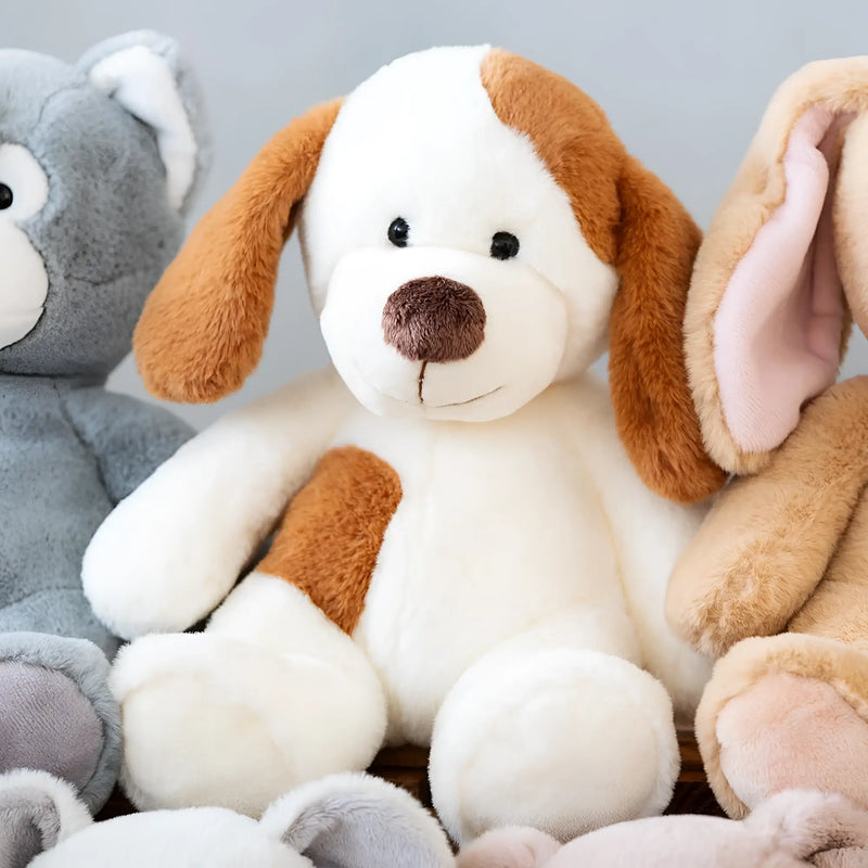Hund fiete plüschtier weiß brauner stoffhund mit schlappohren und weichem stoffkörper