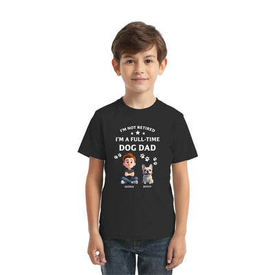 Schwarzes kurzarmshirt mit weißen texten und cartoonmotiven von jungen, hund und pfoten aus personalisierter hunde mama papa kollektion