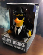 gelbe gummiente joliet drake als schicker detektiv mit schwarzem fedora, sonnenbrille und smoking von celebriDucks
