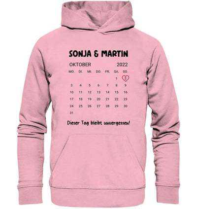 Pink hoodie mit schwarzem oktober 2022 kalender und namen sonja und martin aus der statement collection