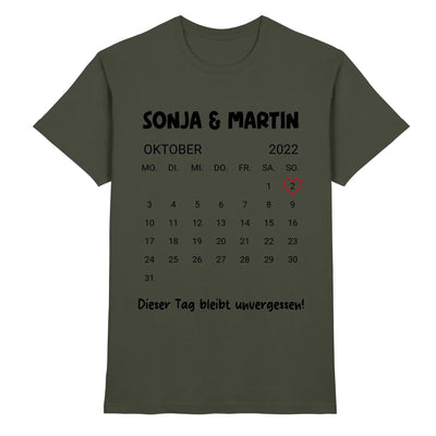 Olivegrünes baumwoll t shirt mit schwarzem kalender oktober 2022 sonja und martin und der phrase dieser tag bleibt unvergessen