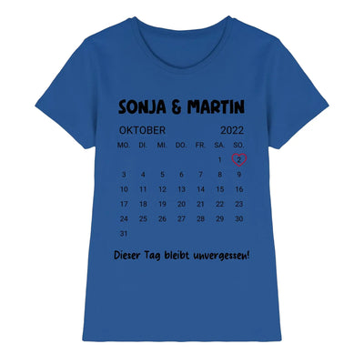Blaues baumwoll t shirt mit schwarzem kalender oktober 2022 sonja martin und dieser tag bleibt unvergessen text
