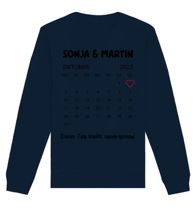 Navyblaues langarmshirt mit schwarzem oktober 2022 kalender auf der rückseite und wunschtext sonja martin dieser tag bleibt unvergessen