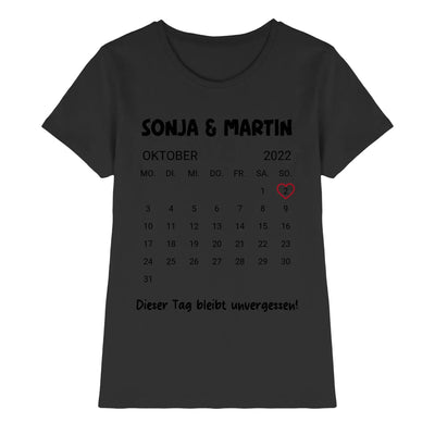 Schwarzes kurzarmshirt mit kalenderdesign oktober 2022 und namen sonja und martin mit datum 2 und spruch unvergessen