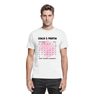 Weißes bio baumwoll t shirt mit rosa aquarell kalender oktober 2022 und namen sonja martin aus der statement collection