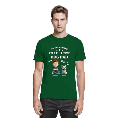 Dunkelgrünes baumwollshirt mit cartoon boy und französische bulldogge mit personalisierten namen darunter