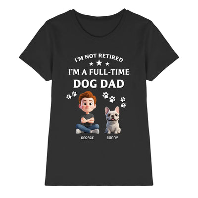 Schwarzes kurzarmshirt mit cartoon mann und französischer bulldogge text ich bin kein rentner ich bin vollzeit hundepapa personalisiert
