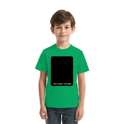 Grünes kurzarmshirt mit schwarzem rechteck und weißem text aus der statement-collection mit wunschtext