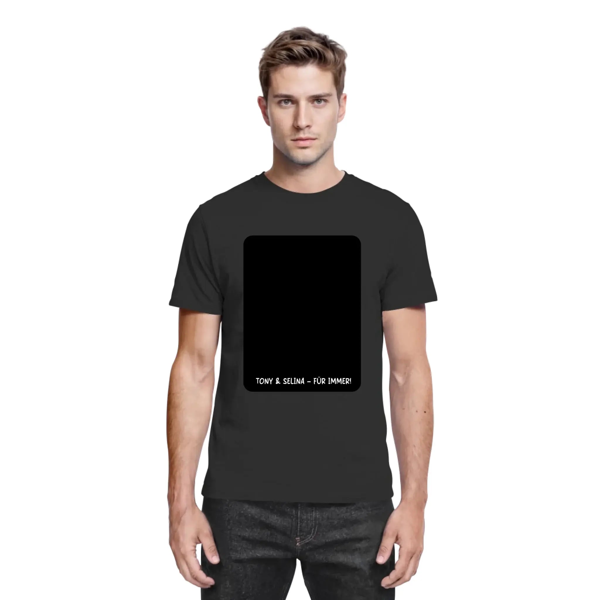 Schwarzes baumwoll-t-shirt mit rechteckigem schwarzem patch und weißem text tony & selina für immer unten
