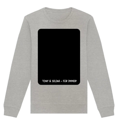 Lightgraues langarm sweatshirt mit schwarzem patch und weißem text tony & selina für immer aus der statement collection