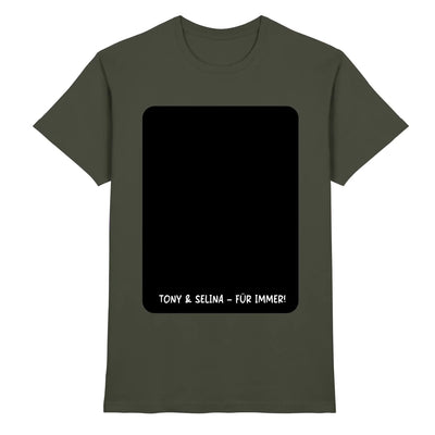Olivegrünes baumwoll-tshirt mit schwarzem rechteckigem print und weißem text tony & selina für immer aus statement-collection