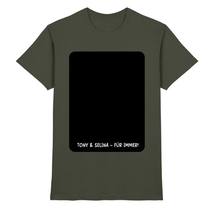 Olivegrünes baumwoll-tshirt mit schwarzem rechteckigem print und weißem text tony & selina für immer aus statement-collection