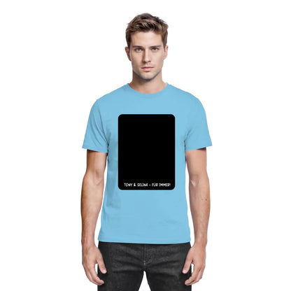 Hellblaues baumwoll t shirt mit schwarzem rechteckigem grafikfeld und weißem text tony & selina für immer