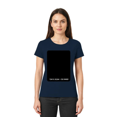 Navyblaue damen t-shirt kurzarm mit schwarzem rechteck und weißem text aus der statement-collection ki-cartoon-effekt