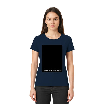 Navyblaue damen t-shirt kurzarm mit schwarzem rechteck und weißem text aus der statement-collection ki-cartoon-effekt