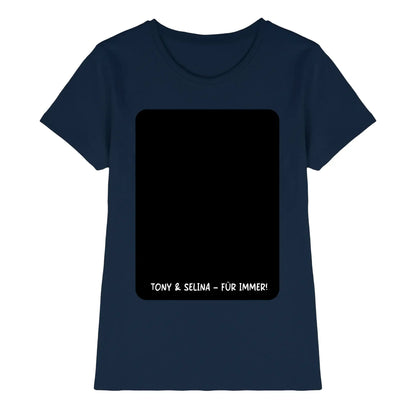 Marine blaues damen t shirt mit schwarzem rechteckigem grafikfeld und weißem text tony & selina für immer
