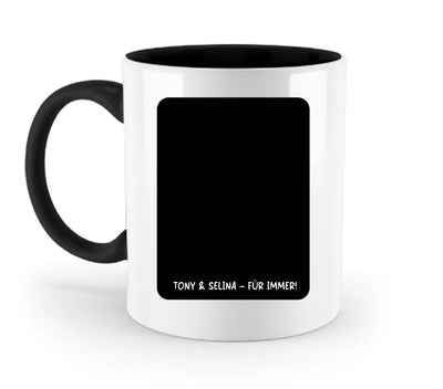 Weiße keramik Tasse mit schwarzem griff und innenfläche, rechteckiges schwarzes feld mit ton y & selina für immer text